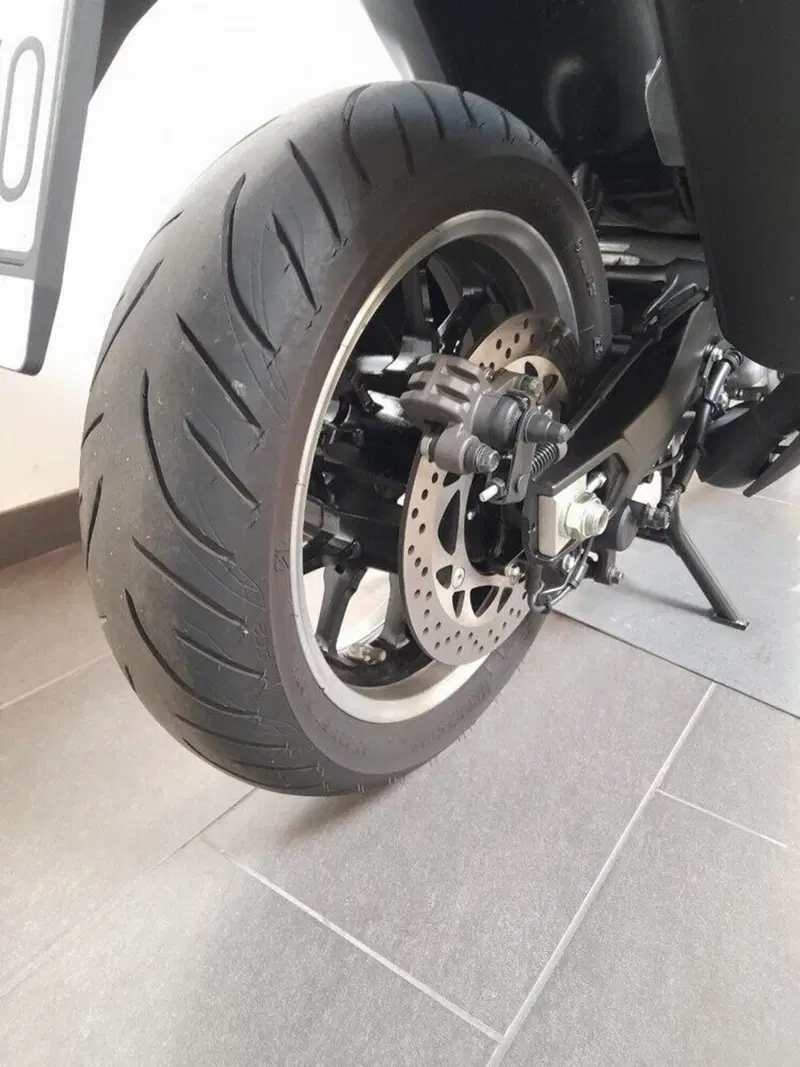 Yamaha T-Max 560 (2025 - 26) (7)