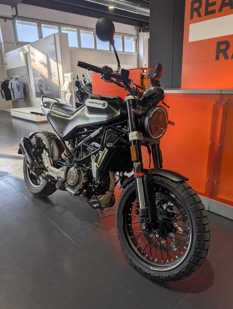 Husqvarna Svartpilen 125 (2021 - 23) (3)