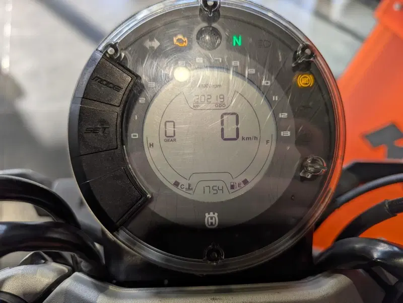 Husqvarna Svartpilen 125 (2021 - 23) (4)