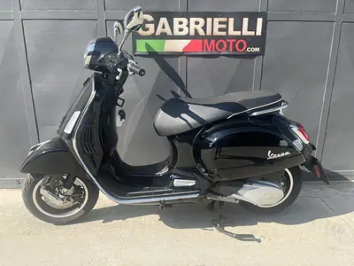 Vespa GTS 300 Super (2023 - 24) usata