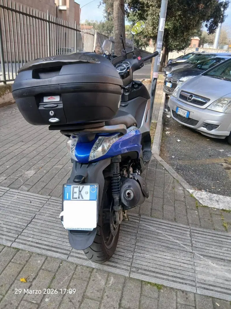 Piaggio Beverly 300 i.e. ABS-ASR (2016 - 20) (2)