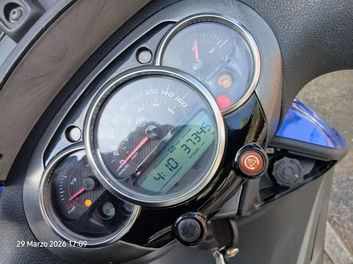 Piaggio Beverly 300 i.e. ABS-ASR (2016 - 20) (4)