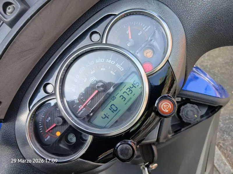 Piaggio Beverly 300 i.e. ABS-ASR (2016 - 20) (4)