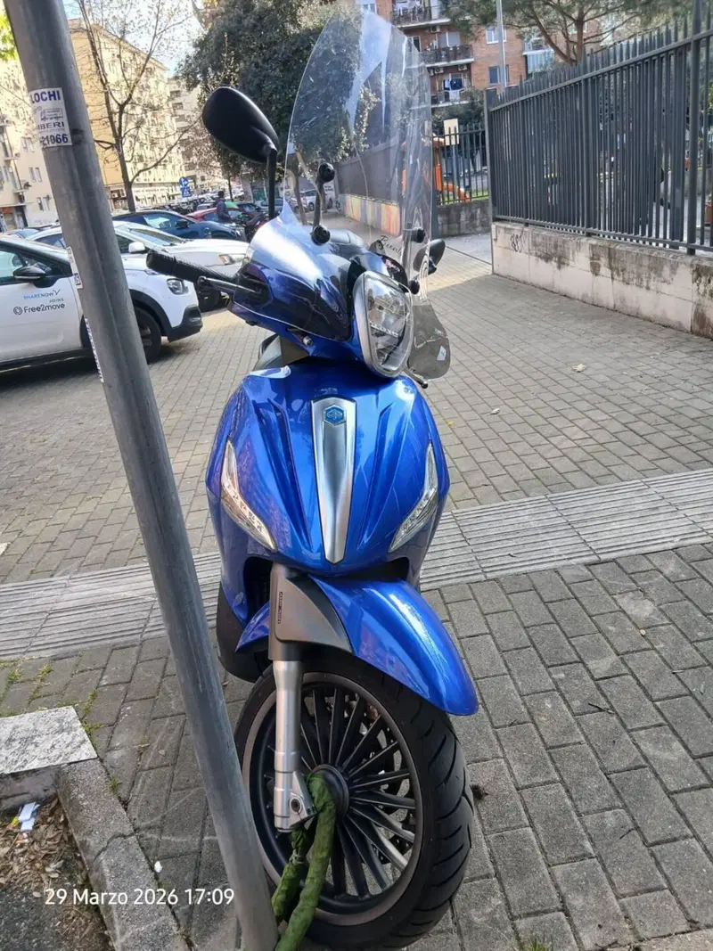 Piaggio Beverly 300 i.e. ABS-ASR (2016 - 20) (6)