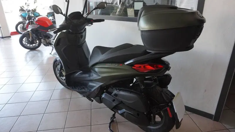 Piaggio Beverly 400 S ABS-ASR (2021 - 24) (2)