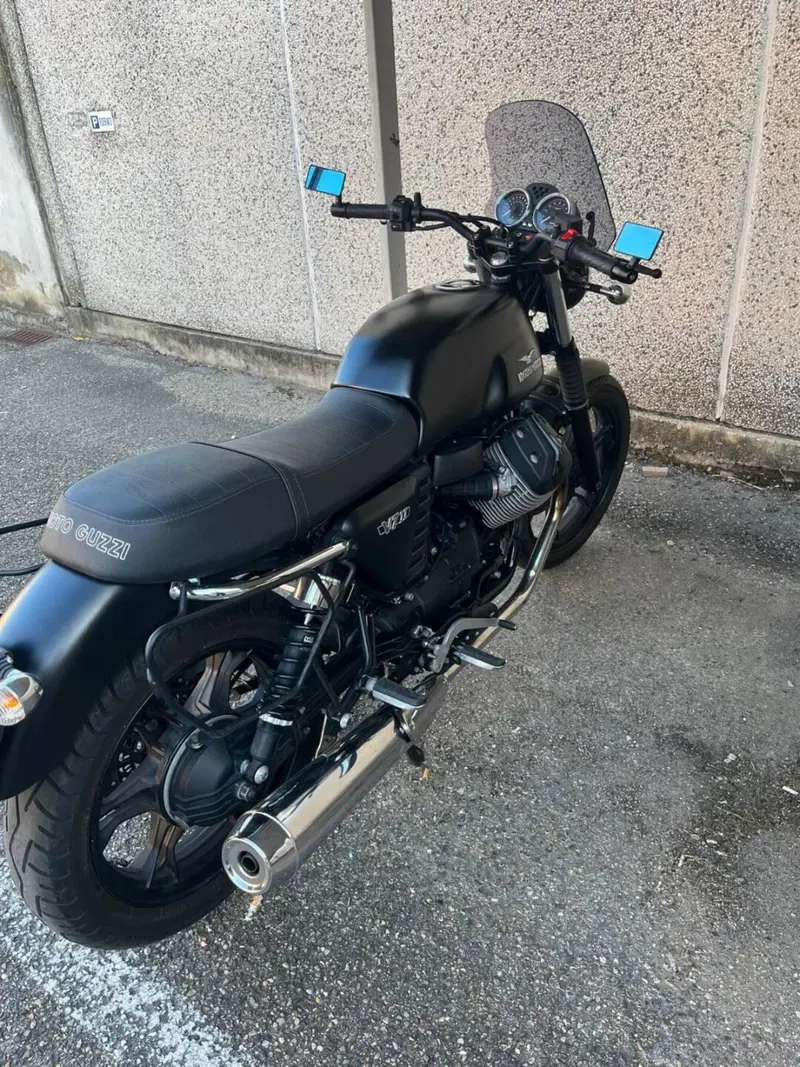 Moto Guzzi V7 II Stone (2015 - 17) (3)
