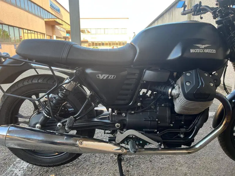 Moto Guzzi V7 II Stone (2015 - 17) (5)