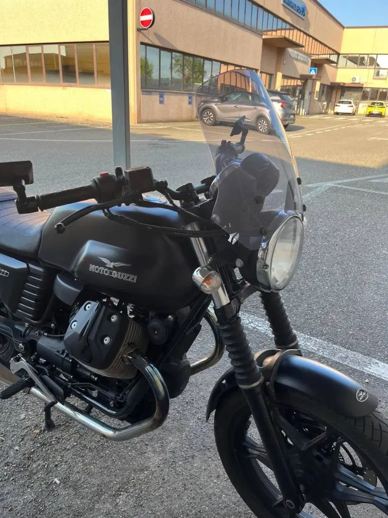 Moto Guzzi V7 II Stone (2015 - 17) (6)