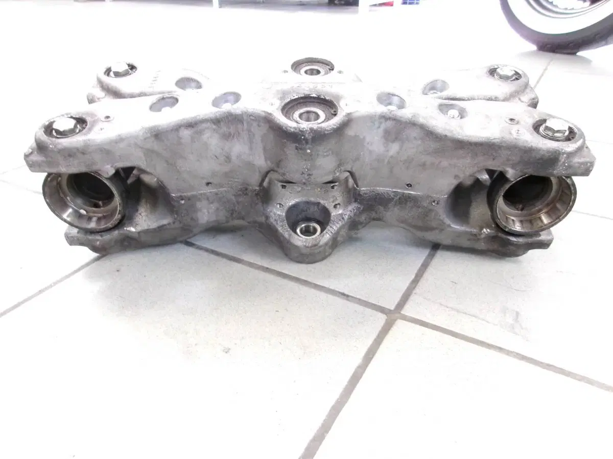 BRACCIO OSCILLANTE COMPLETO PIAGGIO MP3 350 SPORT