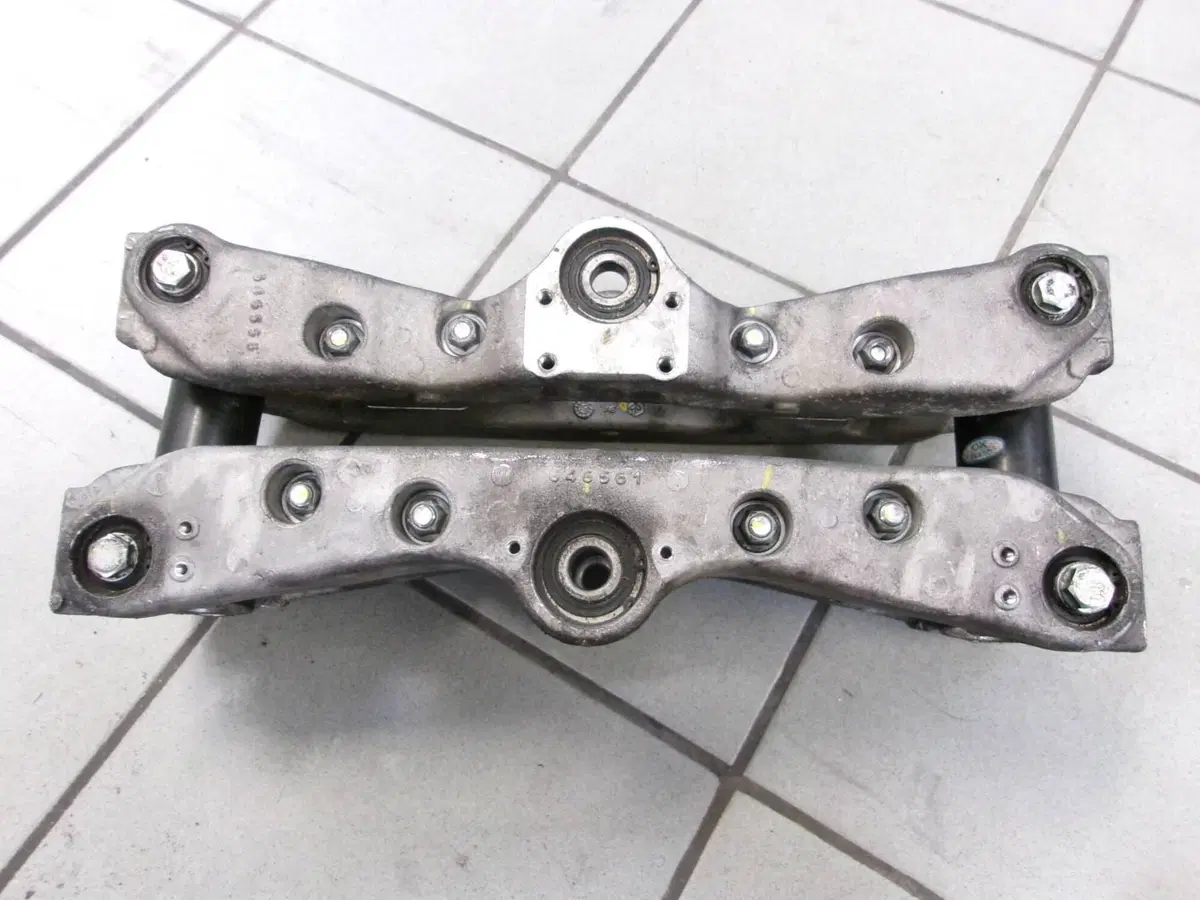 BRACCIO OSCILLANTE COMPLETO PIAGGIO MP3 350 SPORT (2)