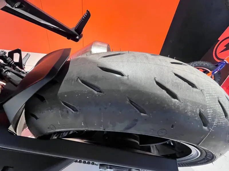 KTM 1390 Super Duke R (2024 - 26) (13)
