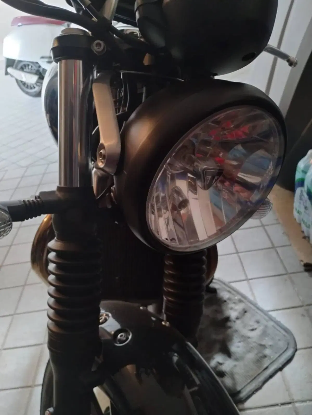 Triumph Street Twin 900 (2021 - 22) (4)