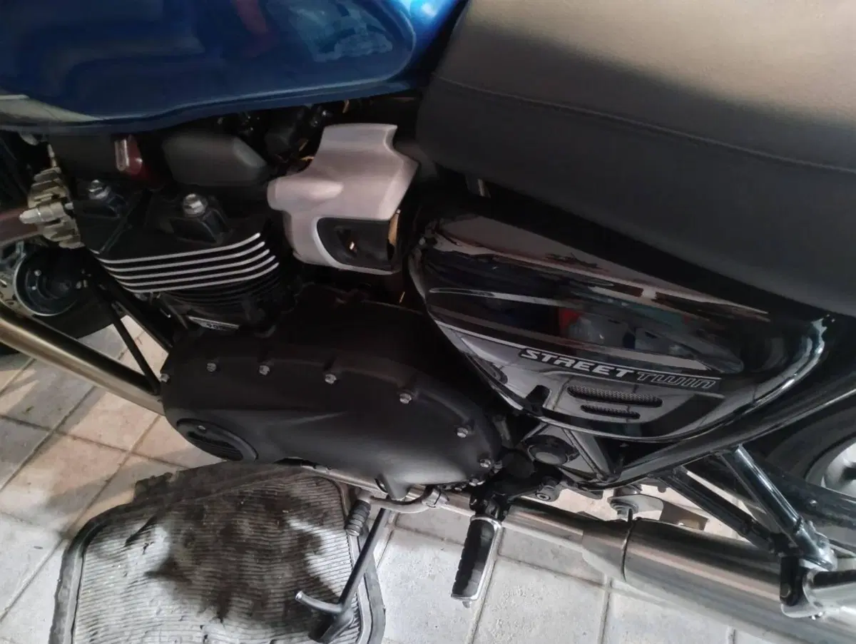 Triumph Street Twin 900 (2021 - 22) (8)