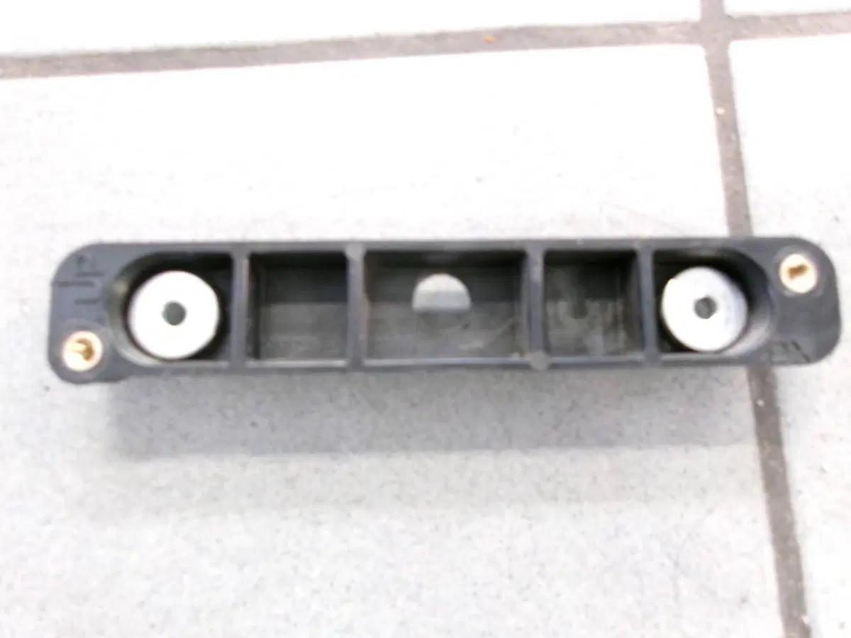 DISTANZIALE DX PARABREZZA PIAGGIO MP3 350 SPORT