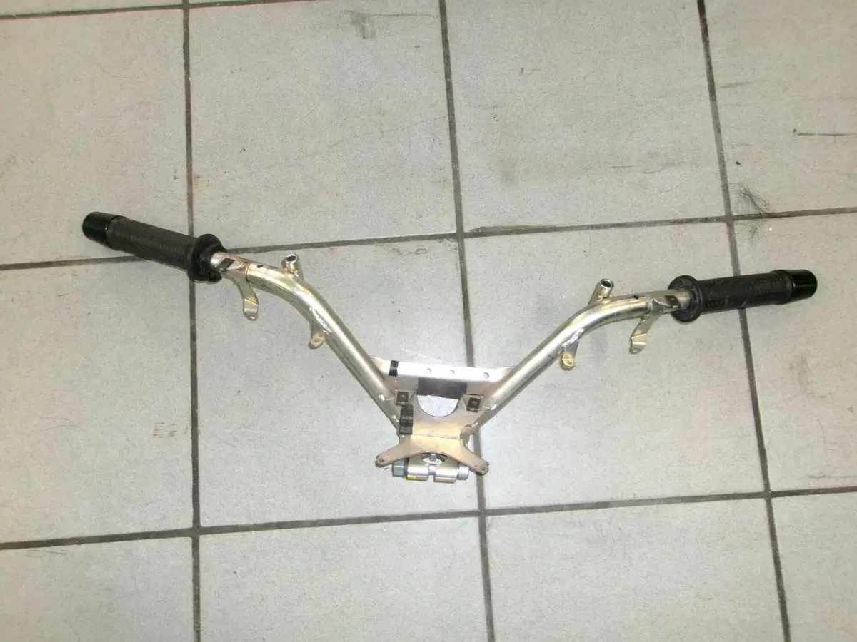 MANUBRIO PIAGGIO MP3 350 SPORT