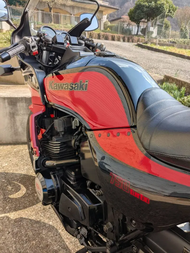 Kawasaki Gpz 750 turbo (2)
