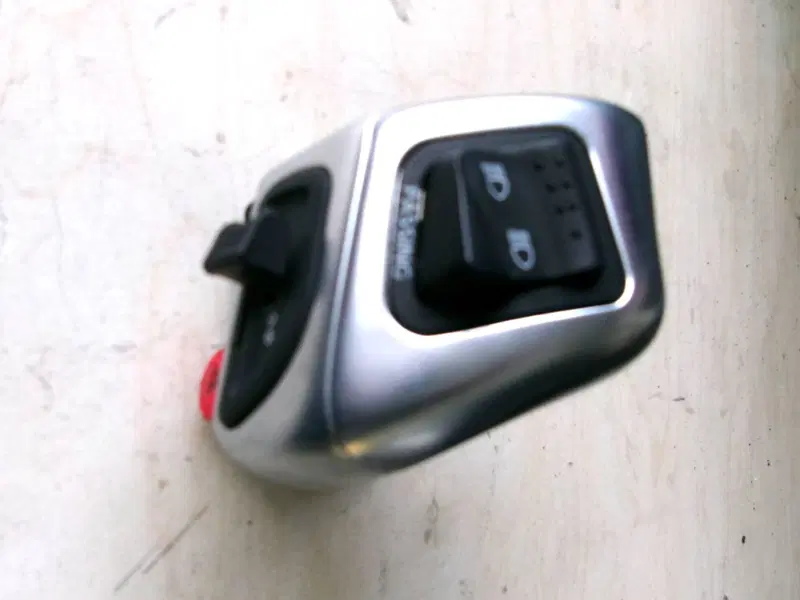 PULSANTIERA SINISTRA PIAGGIO MP3 350 SPORT (2)