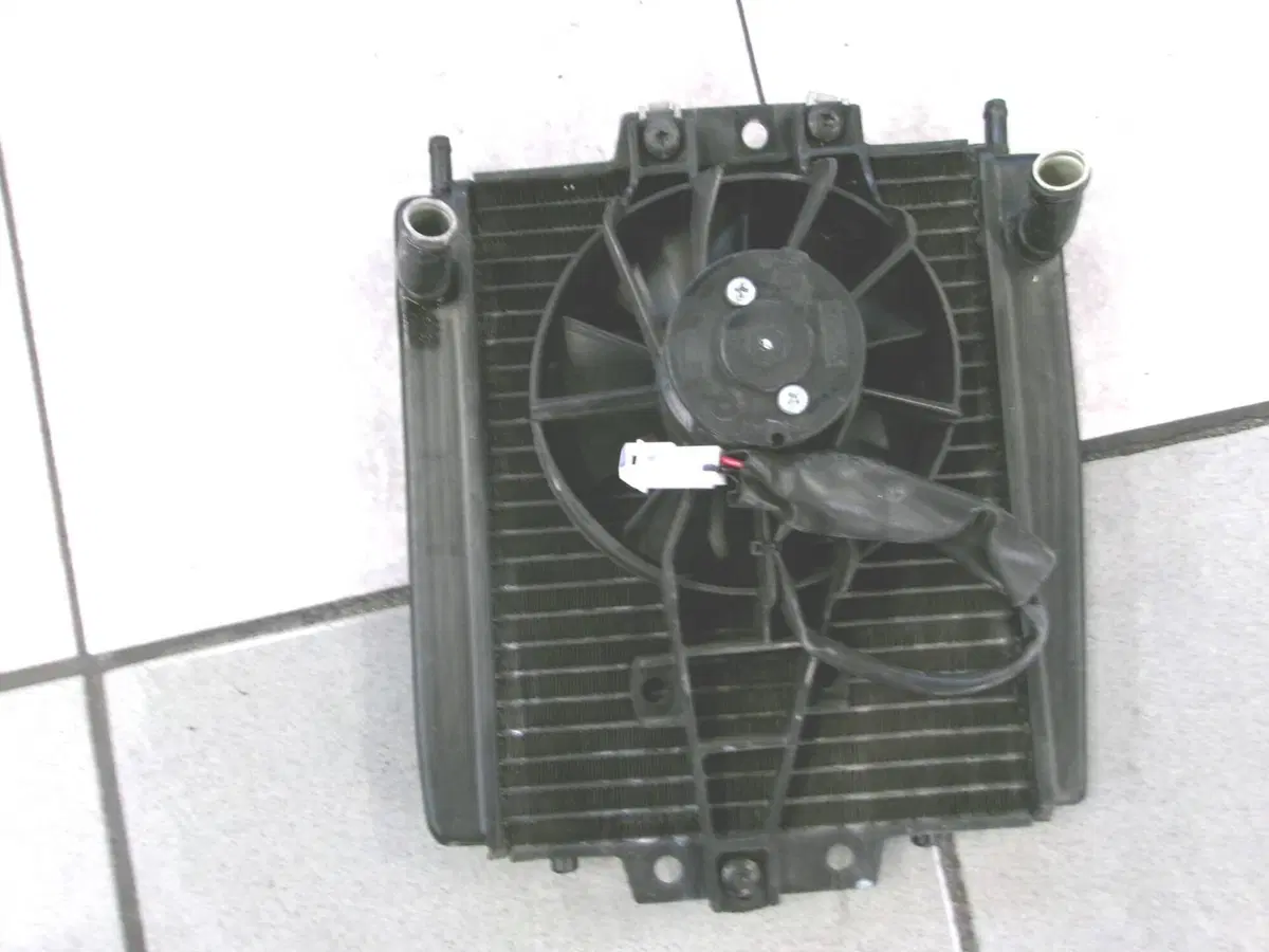 RADIATORE COMPLETO DI VENTOLA PIAGGIO MP3 350 SPOR (2)