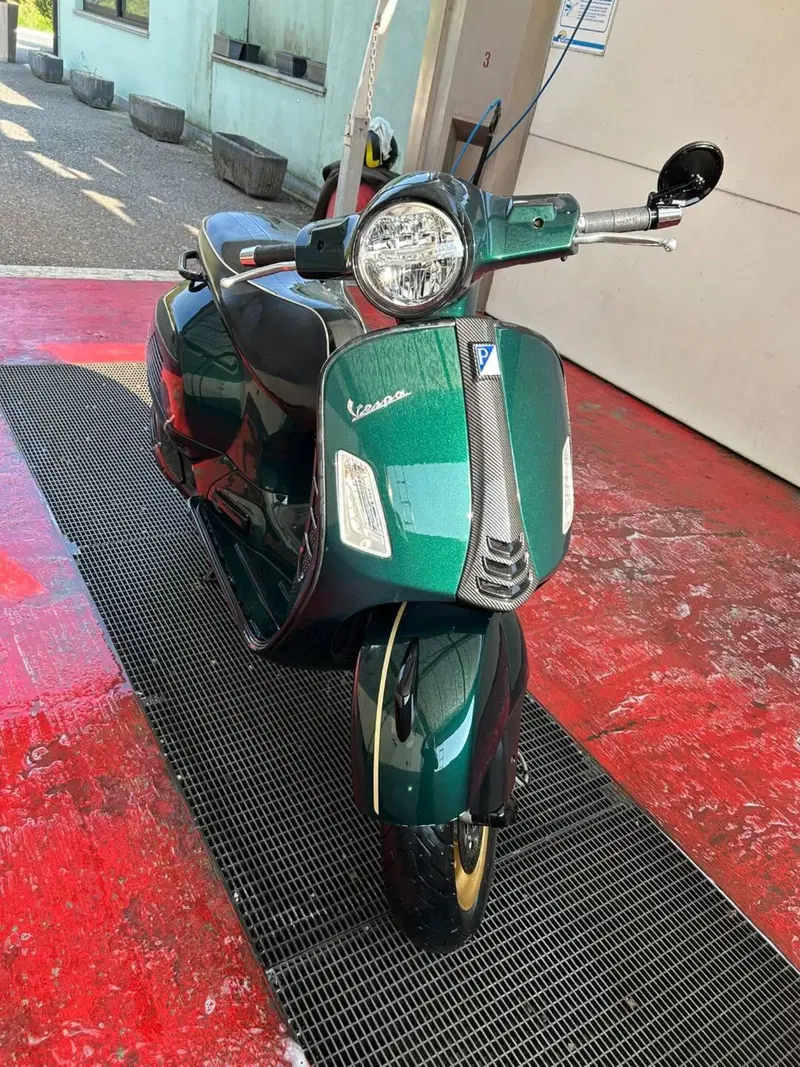 Vespa GTS 300 Super Racing Sixties Hpe (2021 - 22)