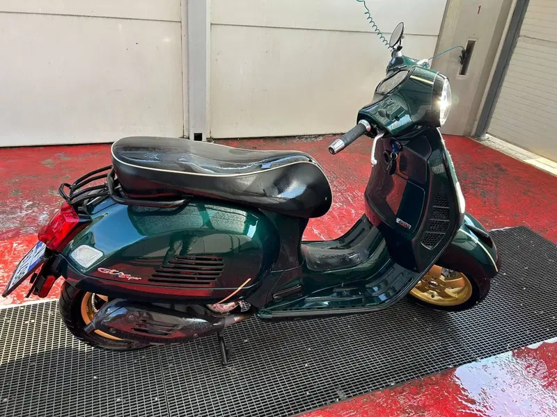 Vespa GTS 300 Super Racing Sixties Hpe (2021 - 22) (2)