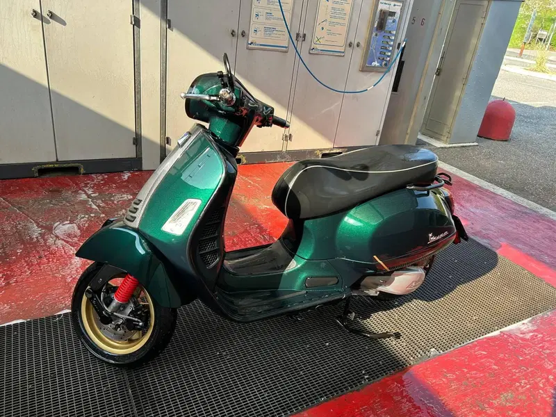 Vespa GTS 300 Super Racing Sixties Hpe (2021 - 22) (3)