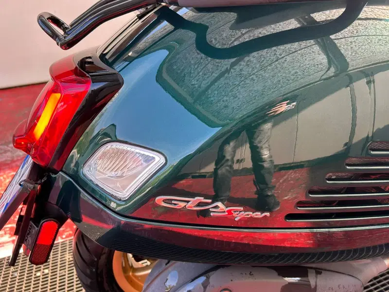 Vespa GTS 300 Super Racing Sixties Hpe (2021 - 22) (6)