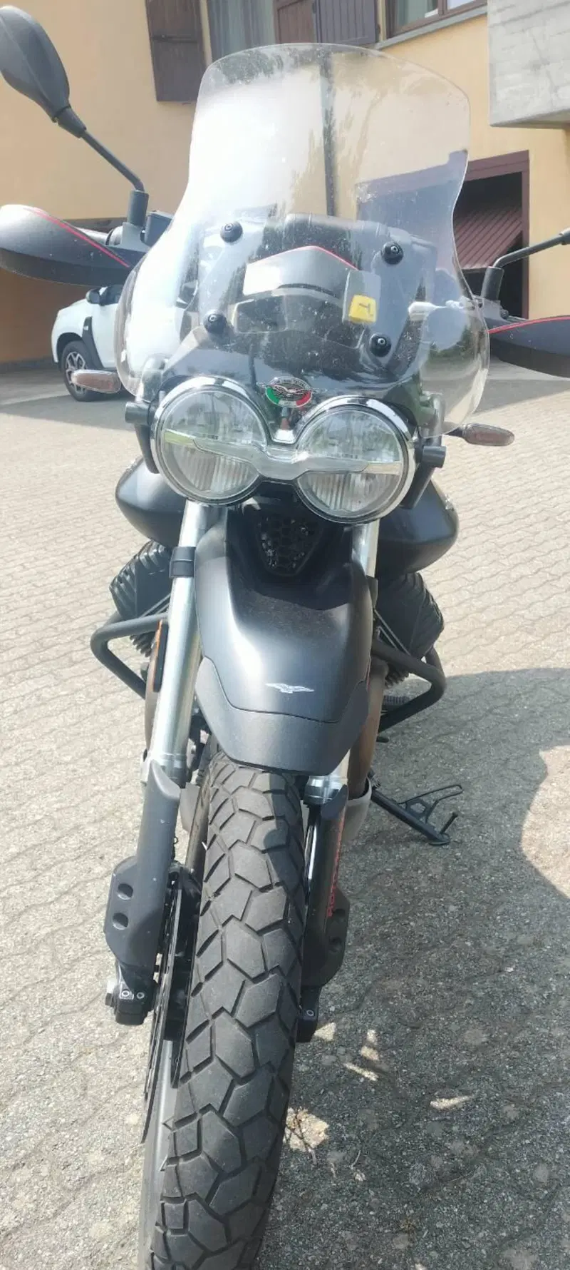 Moto Guzzi V85 TT (2021 - 23) (2)