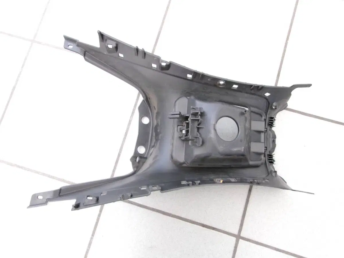 COPERCHIO CENTRALE PIAGGIO MP3 350 SPORT (3)