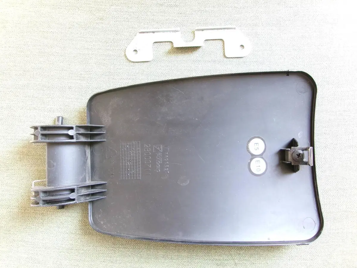 SPORTELLO BENZINA PIAGGIO MP3 350 SPORT (2)