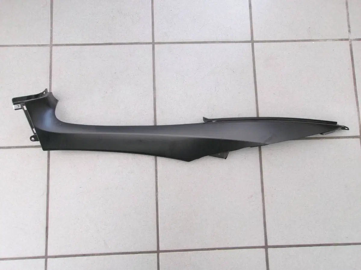COPERCHIO CENTRALE SINISTRO PIAGGIO MP3 350 SPORT