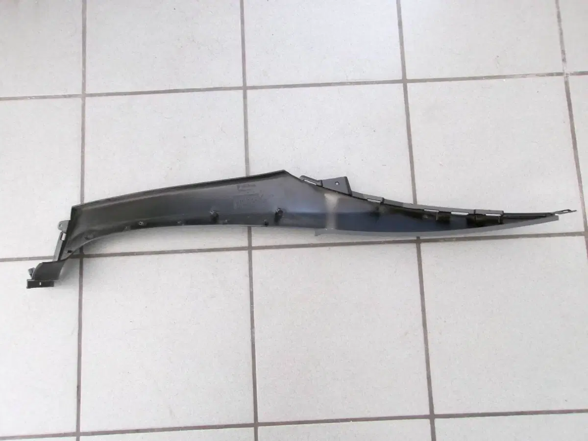 COPERCHIO CENTRALE SINISTRO PIAGGIO MP3 350 SPORT (3)