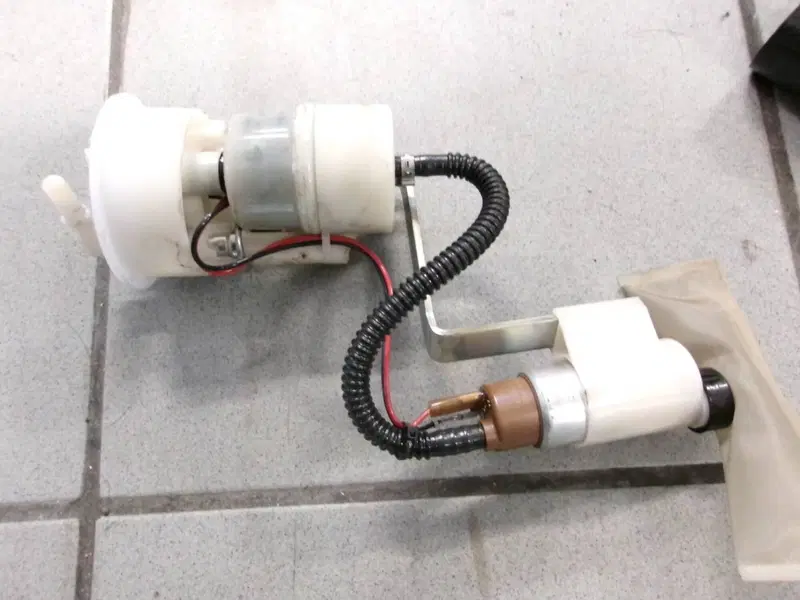 POMPA BENZINA PIAGGIO MP3 350 SPORT (2)