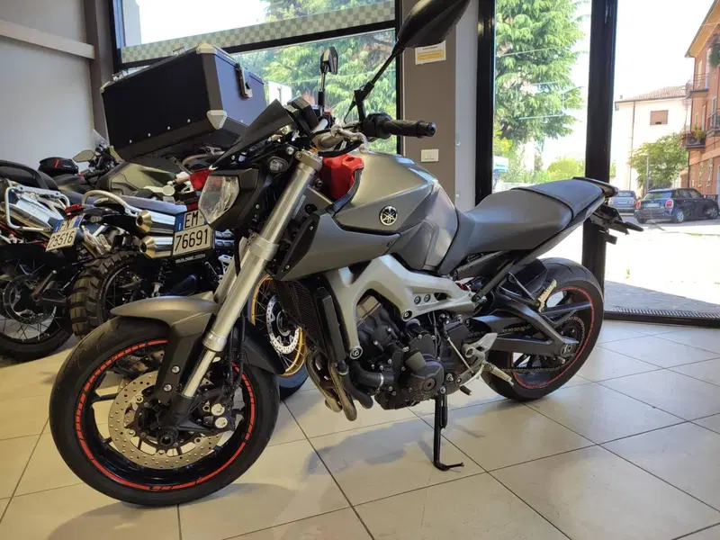 Yamaha MT-09 (2013 - 15) (7)