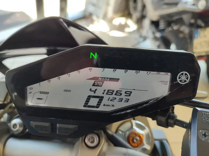 Yamaha MT-09 (2013 - 15) (4)