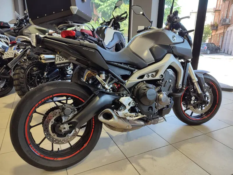 Yamaha MT-09 (2013 - 15) (3)