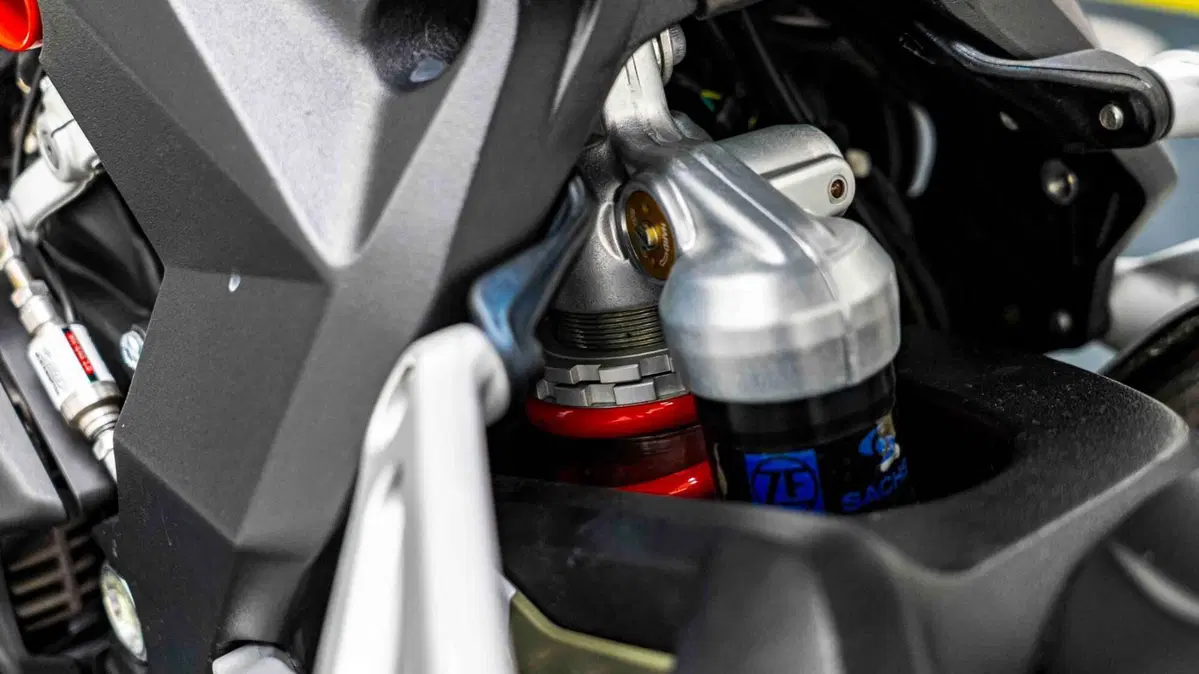 MV Agusta Brutale 800 EAS ABS (2016 - 19) (12)