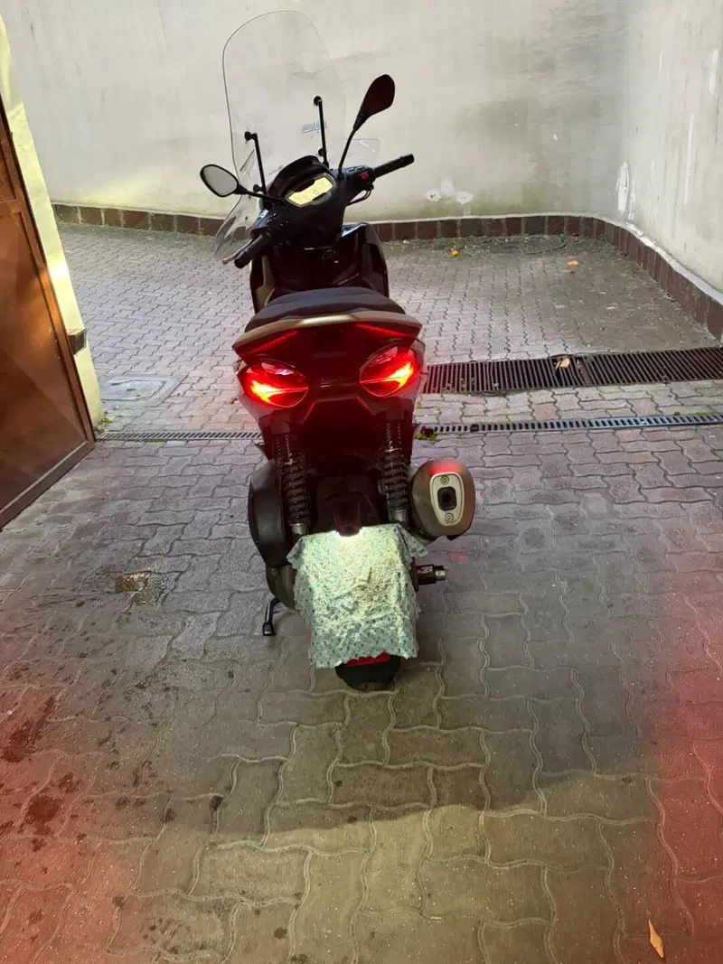 Piaggio Beverly 300 ABS-ASR (2021 - 25) (3)