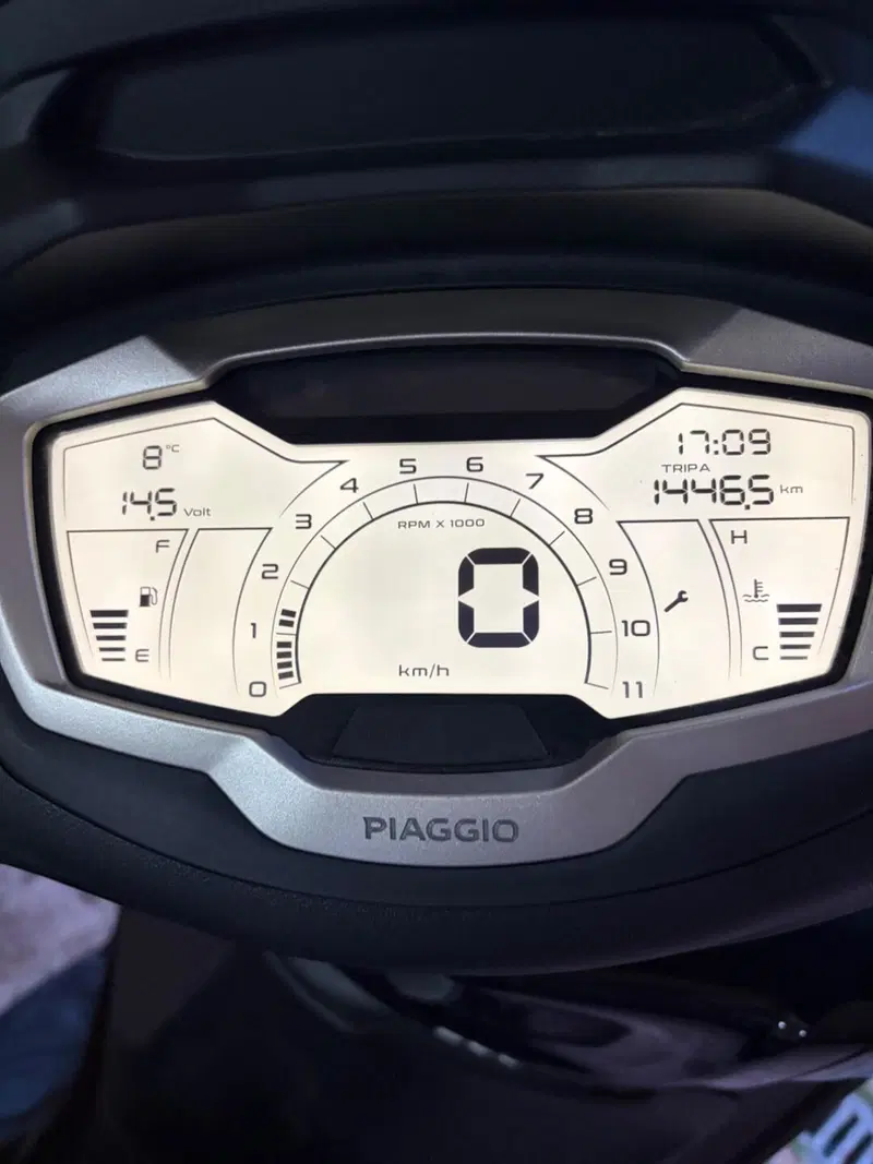 Piaggio Beverly 300 ABS-ASR (2021 - 25) (4)