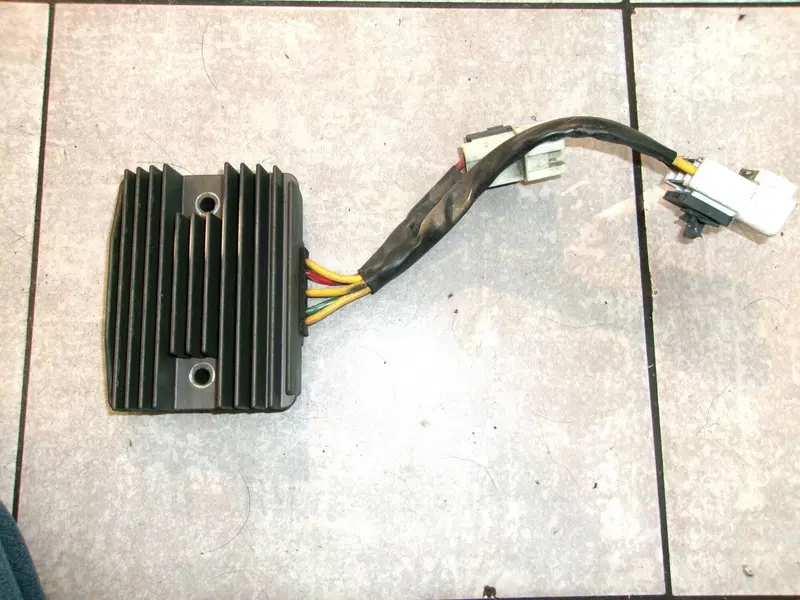 REGOLATORE DI TENSIONE PIAGGIO MP3 350 SPORT
