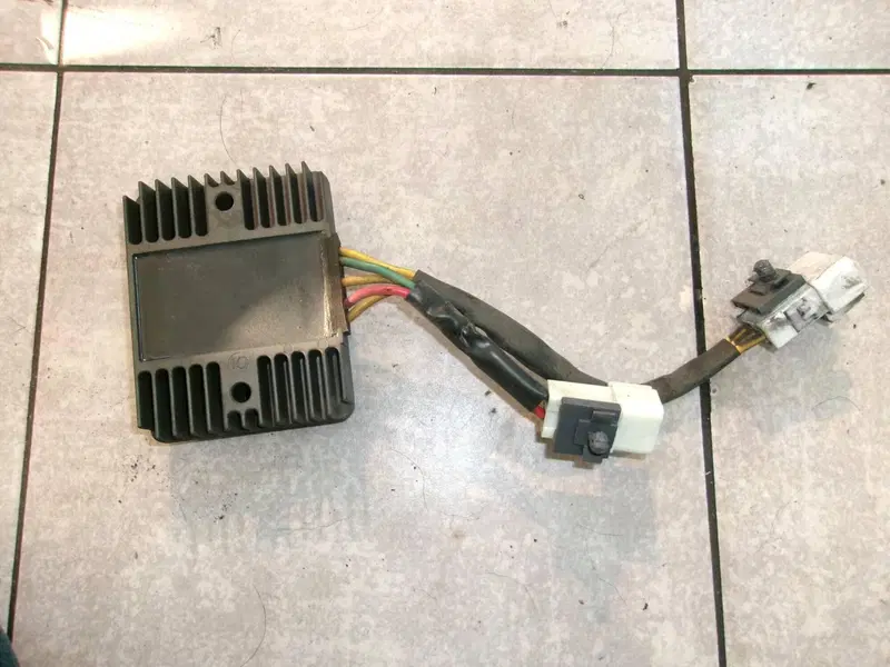 REGOLATORE DI TENSIONE PIAGGIO MP3 350 SPORT (2)