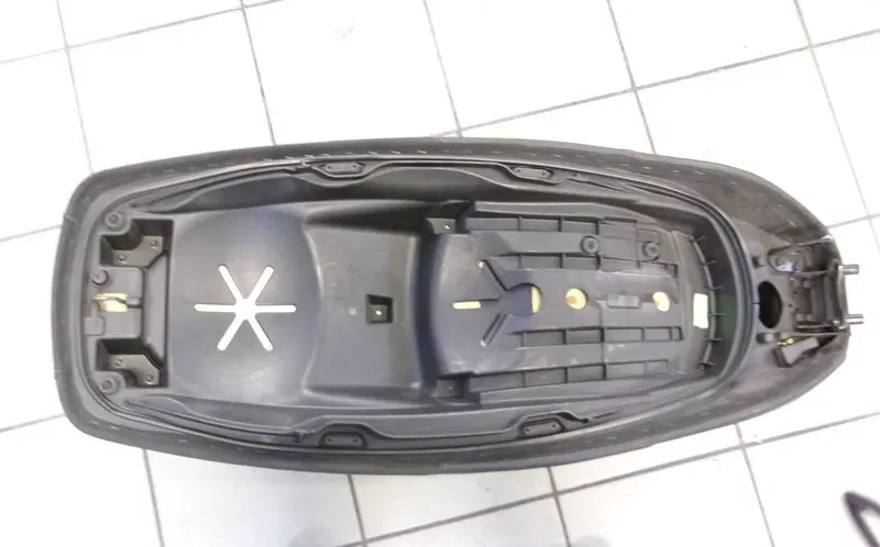 SELLA PIAGGIO MP3 350 SPORT (2)
