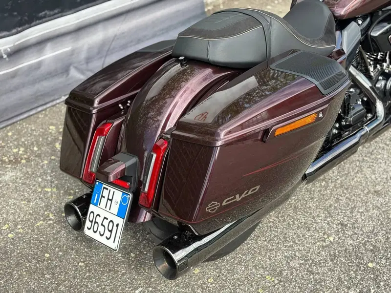 Harley-Davidson CVO Street Glide (2024) (12)