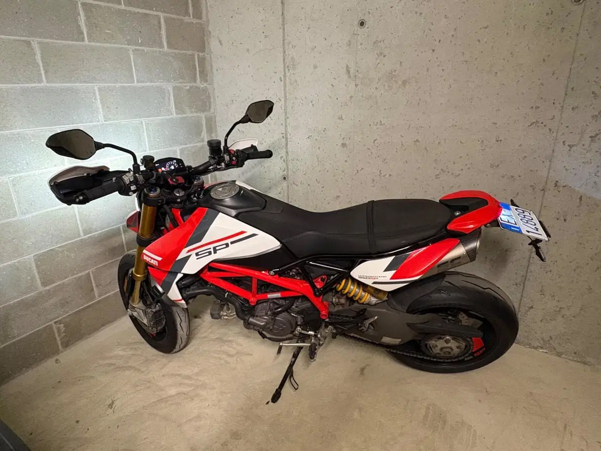 Ducati Hypermotard 950 SP (2022 - 25) (4)