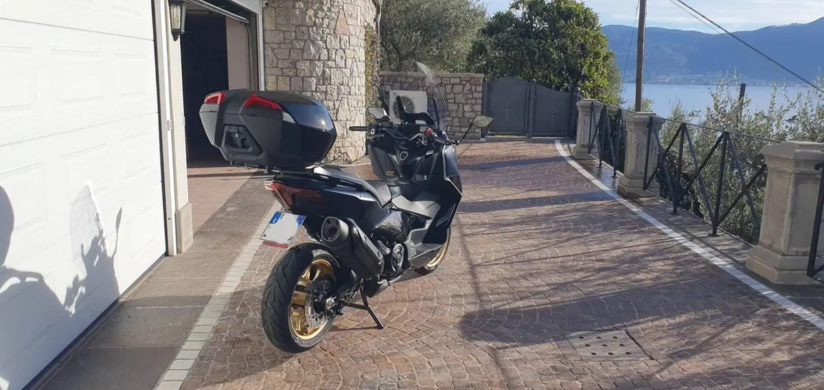 Yamaha T-Max 560 Tech Max (2022 - 24) (12)