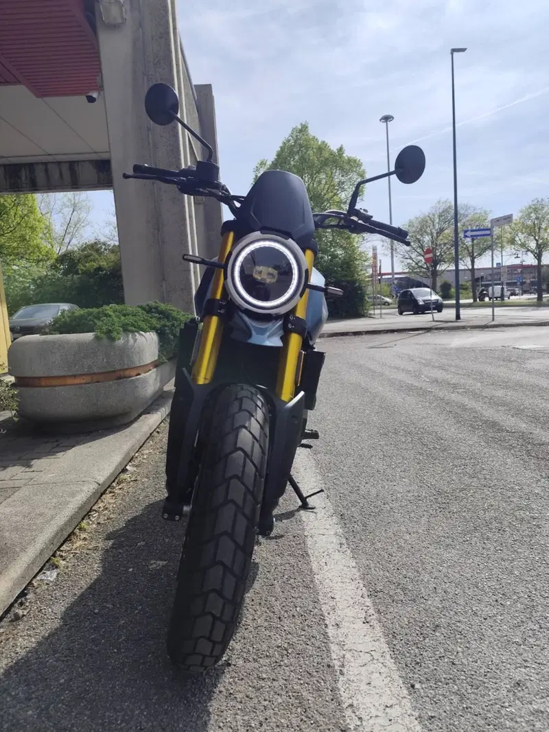 Moto Morini SEIEMMEZZO SCR (2022 - 26) (3)