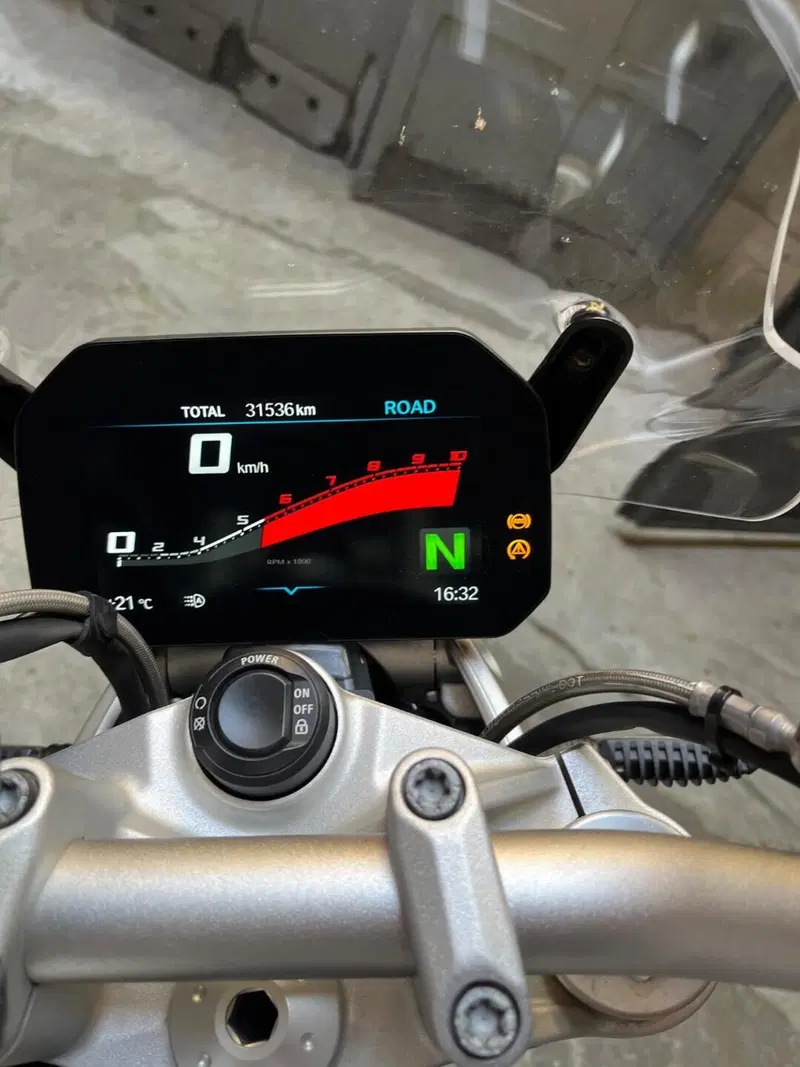 Bmw R 1250 R (2021 - 25) (4)