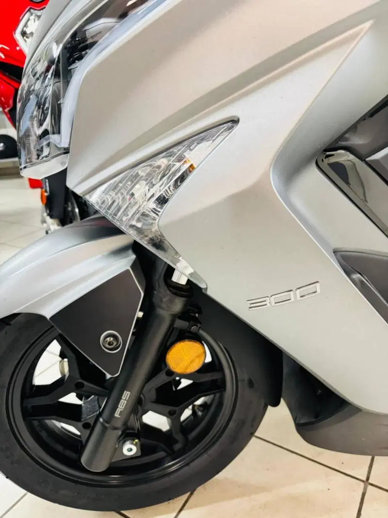 Kymco X-Town 300i (2025 - 26) (4)