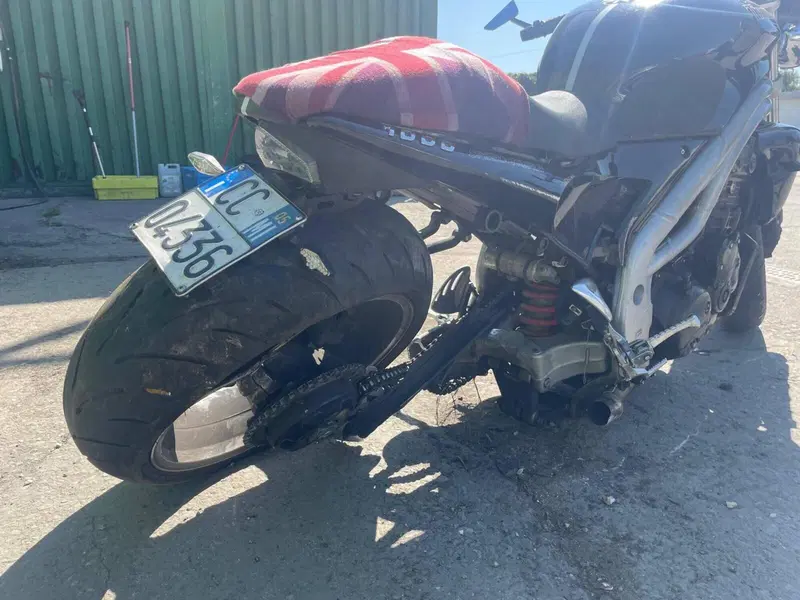 Triumph Speed Triple 955 (2002 - 04) (3)