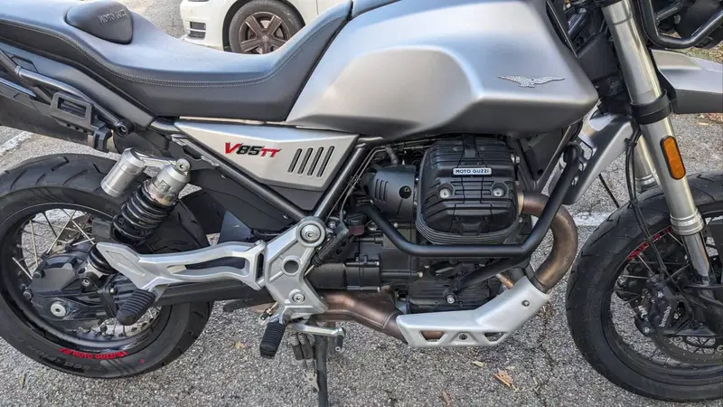 Moto Guzzi V85 TT (2019 - 20) (6)