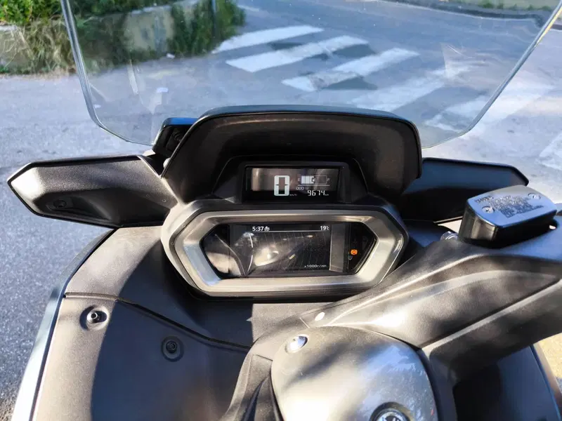 Yamaha X-Max 300 Tech Max (2021 - 24) (5)